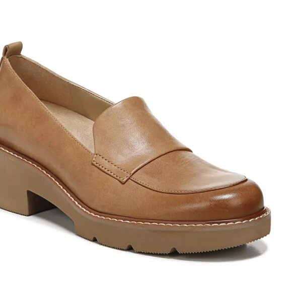 NATURALIZER Darry Lug Sole Loafers (WIDE) - Picture 13 of 13